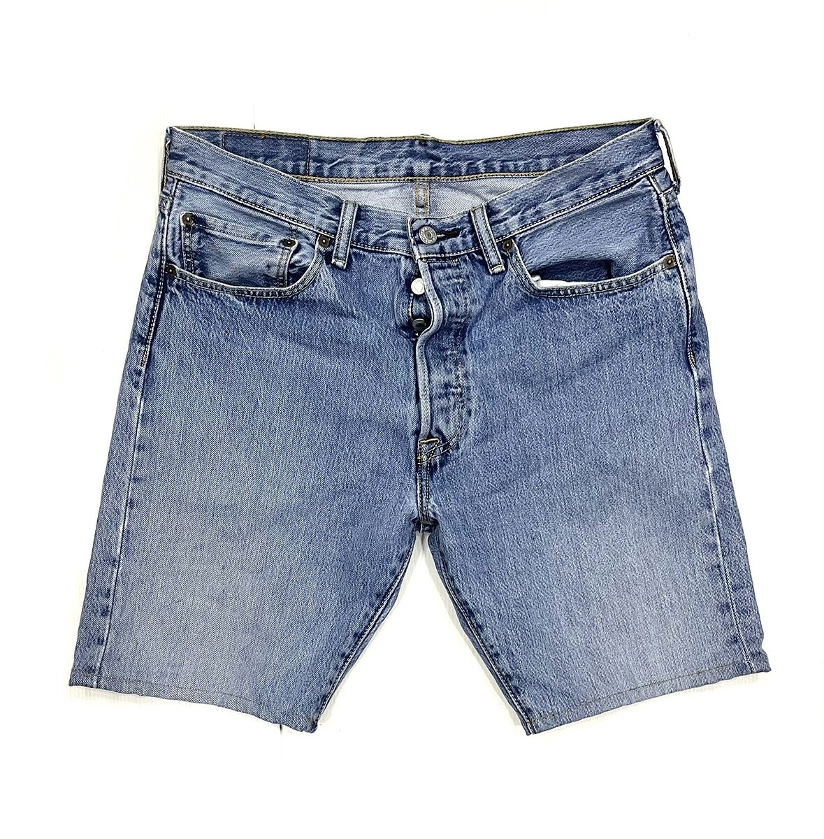~ € ~  กางเกงยีนส์ขาสั้น Levi’s 501 (32)