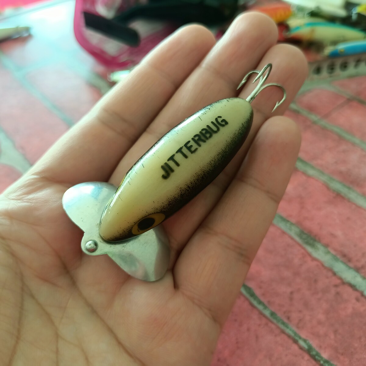 ✴️ ชนะ 3 รายการ ส่งฟรี ✴️ Jitterbug (หลังเรืองแสง)