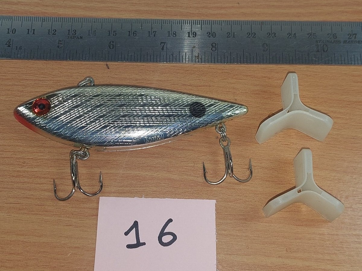   Dum fishing       ****    LURE #   16    CORDELL  HOT  SPOT    ****