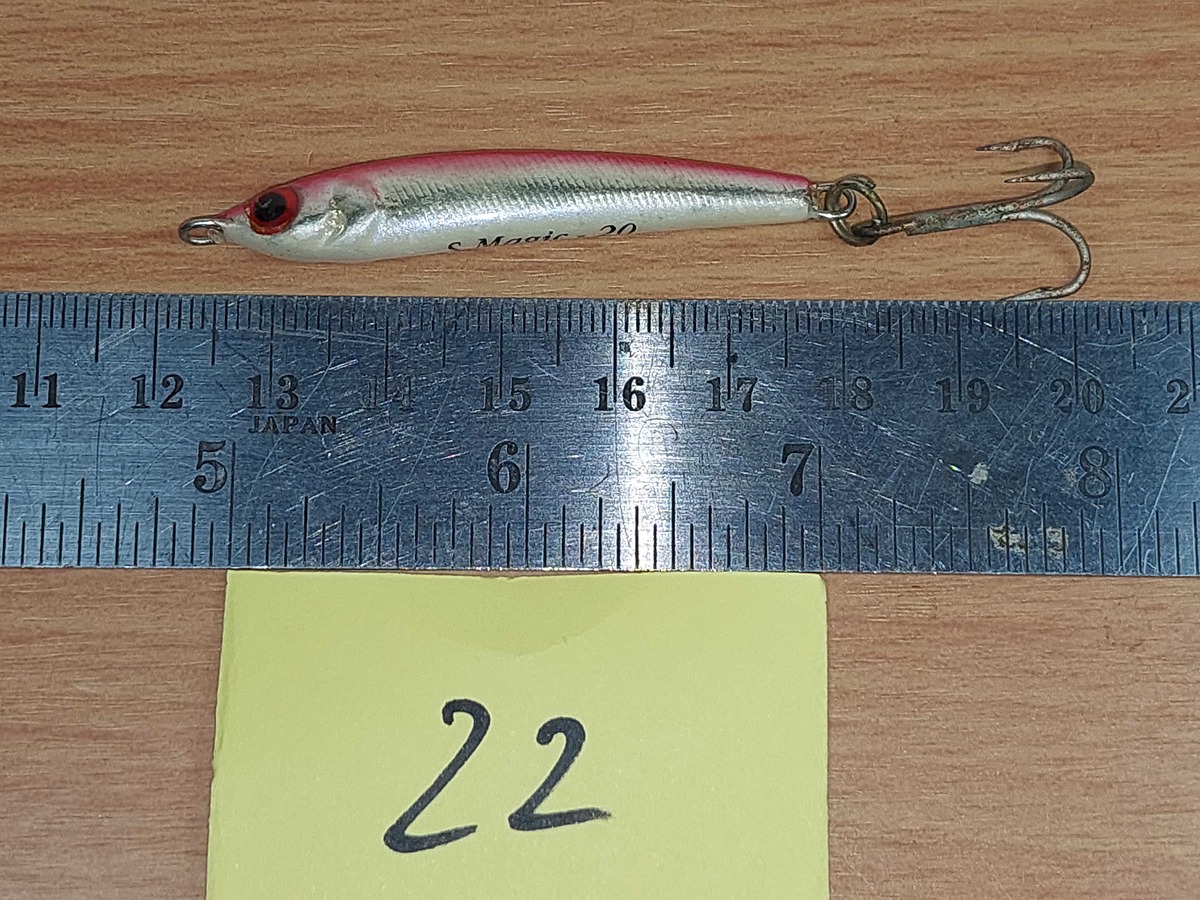   Dum fishing       *******     LURE #    22     S.  MAGIC  - 20 ********