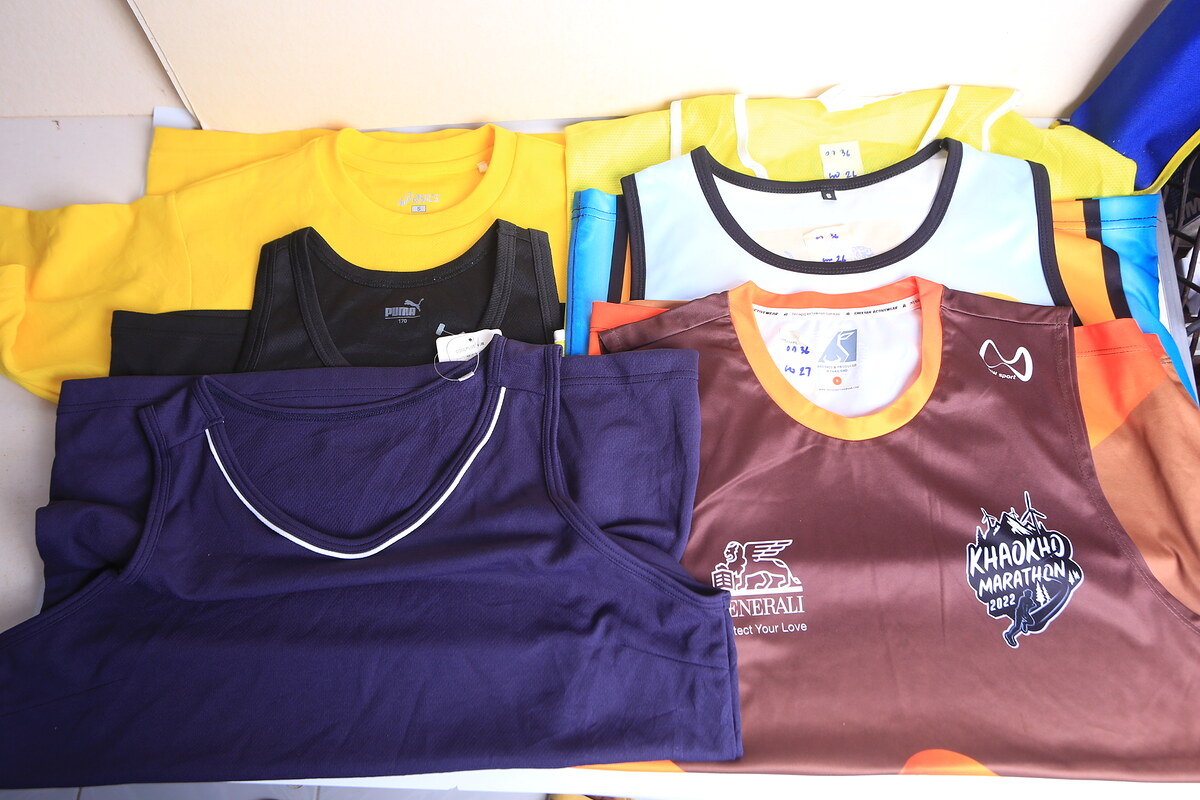 เสื้อกล้ามงานวิ่ง เสื้อวิ่งออกกำลังกาย ประมูลเหมา ได้ทั้ง 6 ตัวตามภาพ