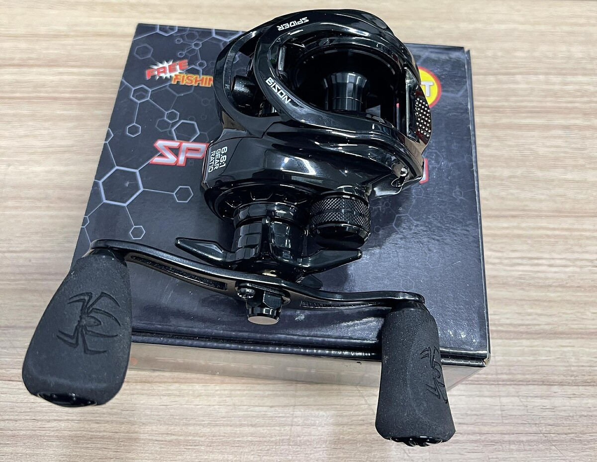 รอกเบท Spider Bison หมุนซ้าย 