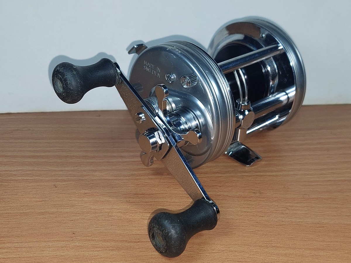   Dum fishing       *******   ABU  AMBASSADEUR  6500  CS ROCKET       ********