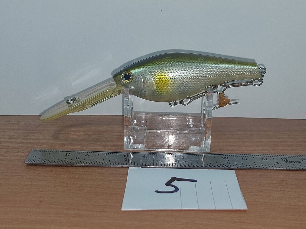   Dum fishing       **   LURE #  5   MAD PEPPER  MAGNUM   ***