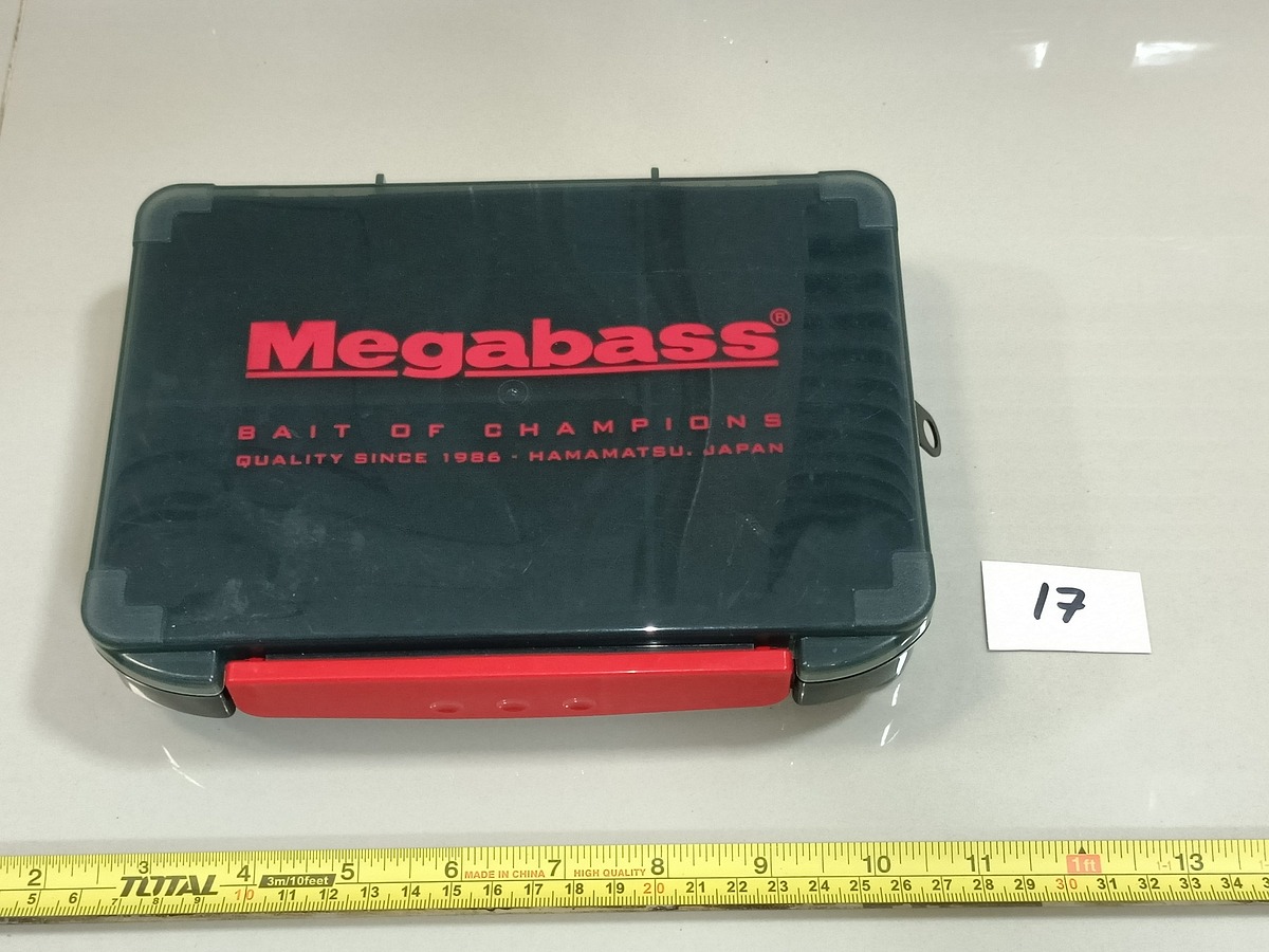      Dum fishing    ****    BOX  #  17   MEGA BASS      ****