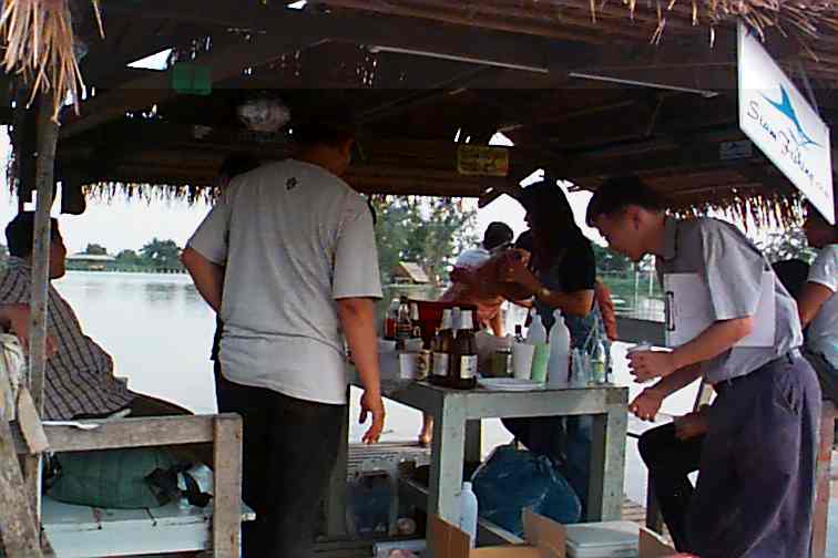 บรรยากาศอันแสนเป็นกันเองครับ ดูครั