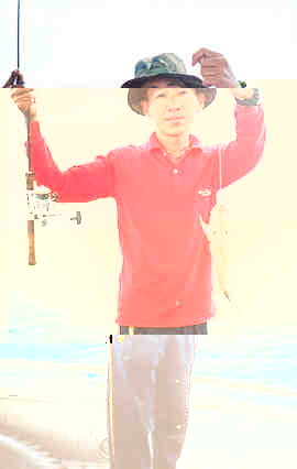 พี่ต๋อย ร.น. กับปลากินของโปรด ไอ้โซะ