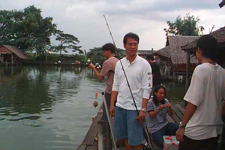 พี่ไม่รู้ กับพี่สุชนตามมาสมทบก็ได้รับฟังข้อกำหนดและเรื่องราวที่ผ่านมาจากสมาชิก ทั้งสองท่านก็เลยขอทดล