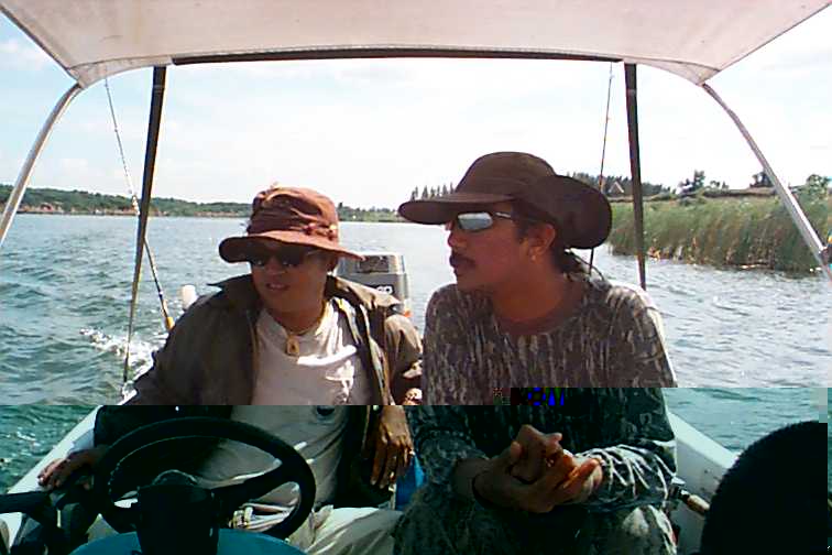 ระหว่างทรอลลิ่ง ก็ดู fishfinder หรือ sounder เพื