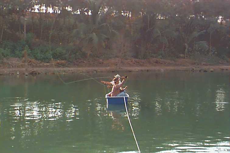 การตกฟลายฟิชชิ่งบนเรือลำเดียวกัน โดยเมือกกับพี่ไม่รู้