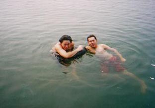 พักผ่อน เล่นน้ำบริเวณหน้าแพกับพี่เล็ก พัทยา    ก่อนที่จะเดินทางกลับกรุงเทพโดยสวัสดิ์ภาพคับ อิ อิ อิ