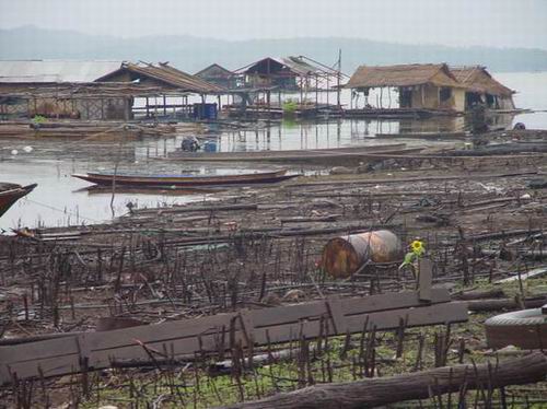 กับสถานที่ รก รก รุงรัง แต่ก็ดูดีนะ