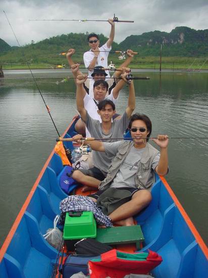 บางส่วนของสมาชิกในทริพนี้ครับ ทุกคนเฮฮา มีความสุข สมเจตนารมย์ และความมุ่งหมายว่าเรามา "ตกปลาหาความส