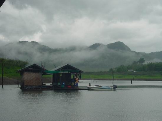 หลังจากนั้นพี่เล็กก็ไม่ได้ถ่ายรูปในช่วงนั้นเนื่องจากฝนตก และแบตก็หมดด้วยครับ พวกเราก็ได้ปลากันอีกหลา