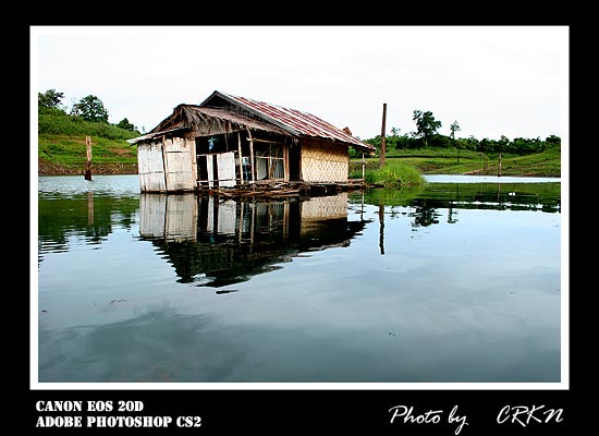   เรานั่งเรือผ่านหมายต่างๆที่เคยเด็ดยามน้ำขึ้นเต็ม  แต่หนนี้ไม่เหมือนวันวาน แทบไม่เห็นปลาขึ้นฮุบน้ำ 