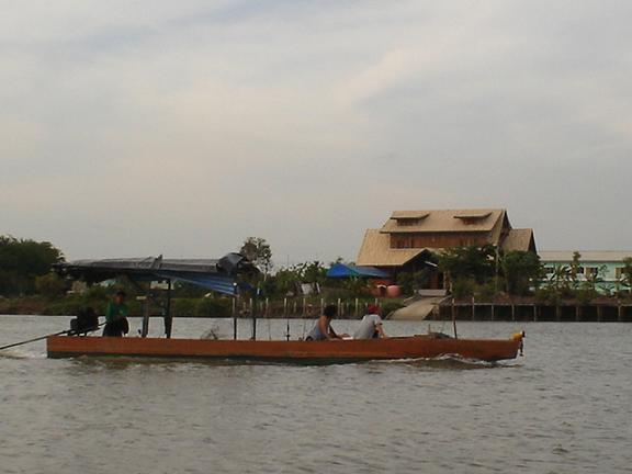     ระหว่างทางมีบรรยากาศสวยๆแปลกตาให