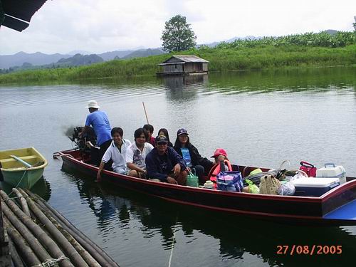 ...คงฝากไว้ ซึ่งรอยยิ้ม และมิตรภาพที่ไม่เคยห่างหาย ( โอกาสหน้าไปตกปลาด้วยกันอีกครับ ) รอบนี้โดนกดดัน