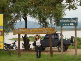 เมื่อสภาพสถานที่ไม่เป็นใจ เลยยอมถอยทัพดีกว่า ไว้ให้มรสุมผ่านอีกสัก 2-3 ลูก ปริมาณน้ำในอ่างคงจะเพิ่มข
