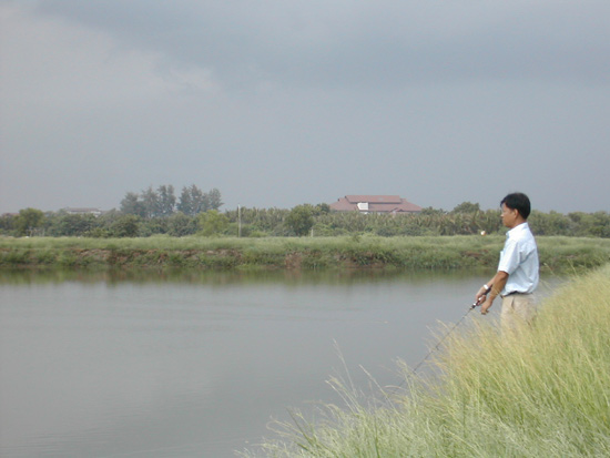 บ่ายวันนั้น เราเดินทางมาที่แปดริ้ว สถานที่ที่เค้ารอคอย