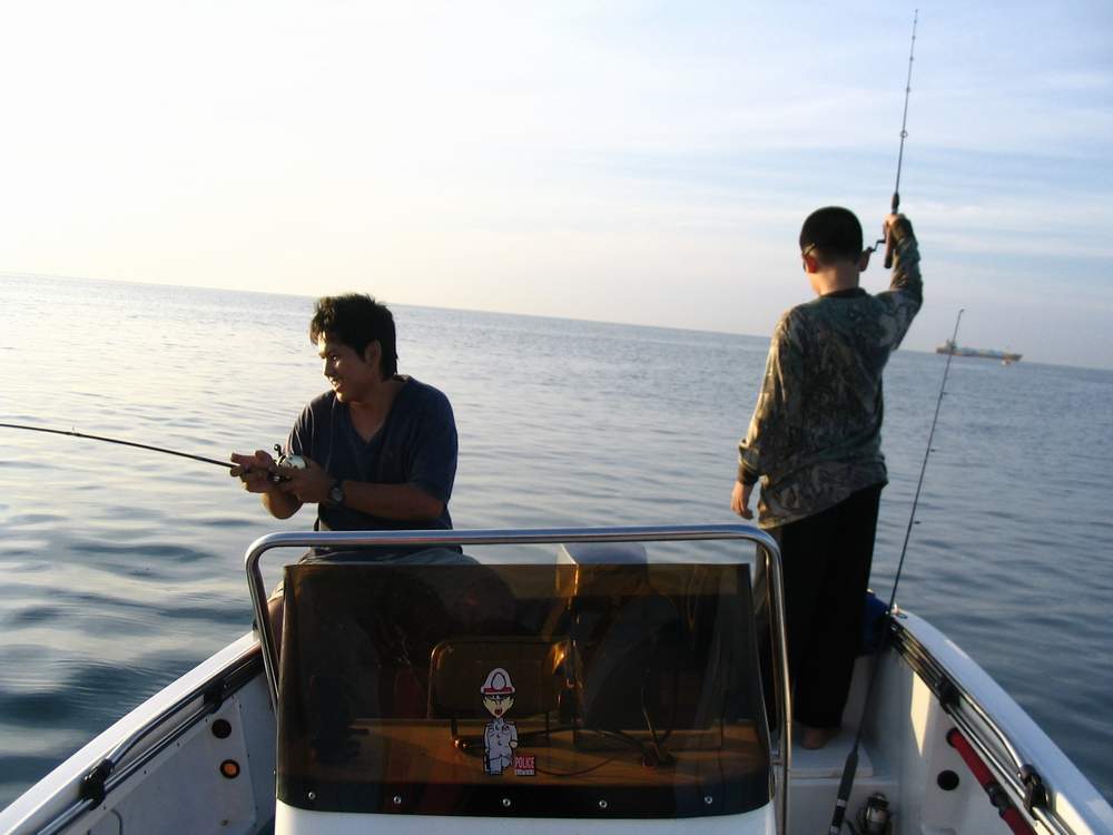 พอฟ้าสางเราก็มาโสกปลาทูเอาไปทำเหยื่อตกปลาอินทรีวันนี้เราโสกได้ปลาทูกะปลากุแรเยอะมากๆตอดเบ็ดซาบิกิครั