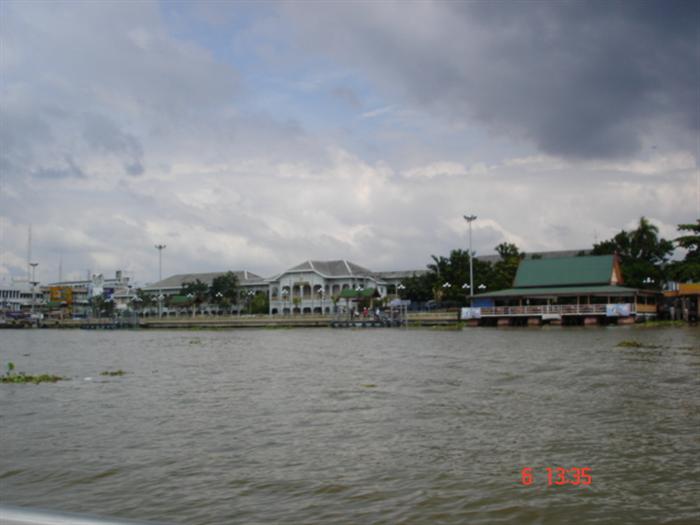 ท่าน้ำนนท์ฯ ถิ่นนี้ช่างมีมนต์ขลัง นักตกปลามากมายเคยสร้างตำนานที่นี่... ป่ม ก็เคยเป็นหนึ่งในนั้นเช่นก