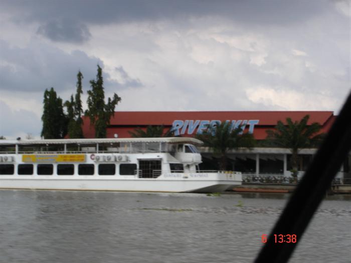 ซื้อเรือยอร์ช ลำละ 10 ล้าน มาฝากไว้ที่นี่.... แน่นอน ต้องซื้อบ้านก่อน ถึงจะมีสิทธิ์ฝากเรือได้....
 