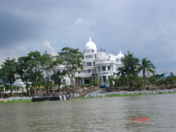หลังนี้ ก็สวยงามคับ งามอย่างปราสาท..