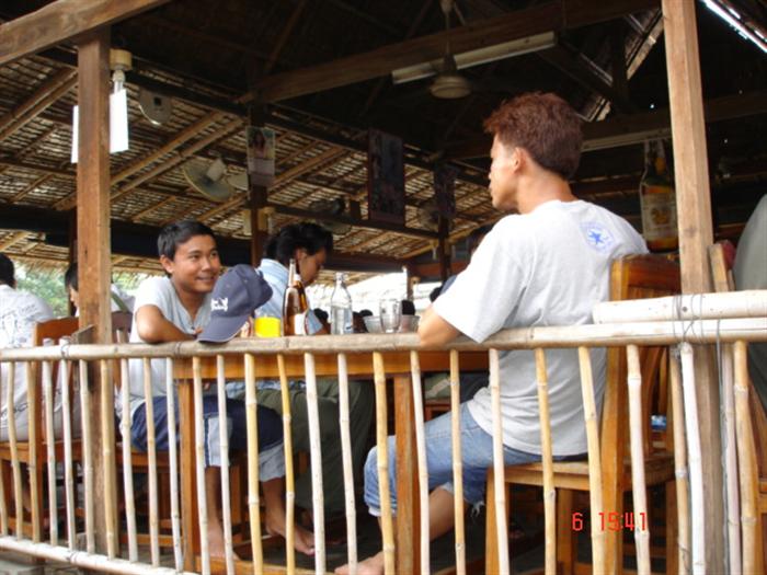 การดื่มกิน ค่อนข้างเร่งรีบ เนื่องจ
