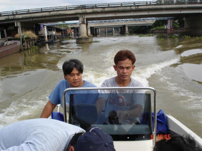 บรืนนส์..... เอี๊ยดดดดด... ( กลิ่นยางใหม่ เหม้นหึ่ง เพราะออกตัวอย่างแรง :laughing: :laughing: ) 
  