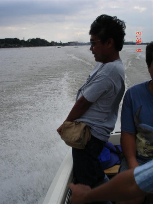 ฟองฟ่อดเลยวุ้ยยย... นี่ละ... ตัวการทำน้ำเสีย.....
      ดูดิ แอ่นระแน้เชียว...........   :laughing:
