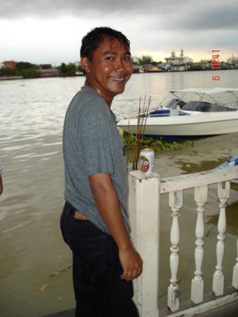 ผลเป็นอย่างที่เห็น นายแบบดาราเรา กลายเป้นลูกหมาตกน้ำไปซะแร้วววว....  :laughing: :laughing:
        