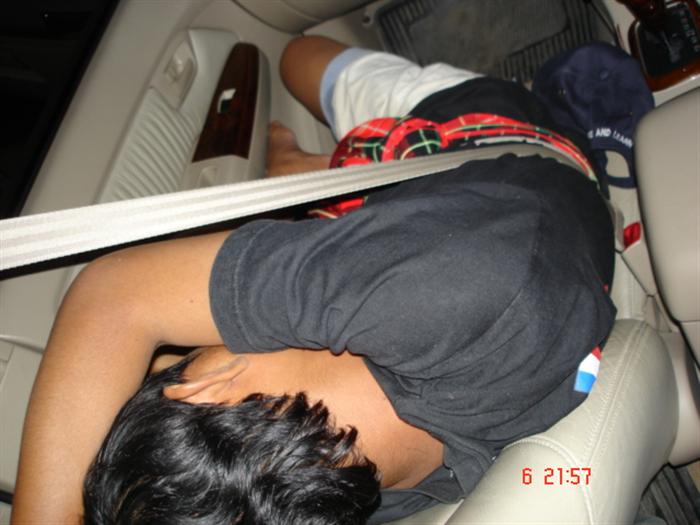 หมดสภาพสิคับ เดี้ยงอยู่เบาะหน้ารถ น้ากั๊กนั่นเอง...... :laughing: :laughing: :laughing:
      
