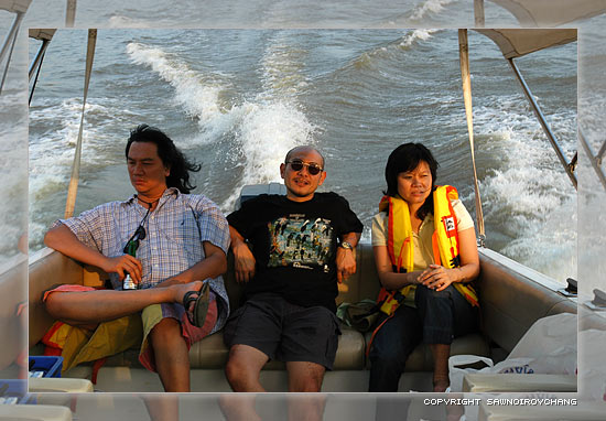 เรือเร็วเจงๆคร๊าบ  วันนั้นสวนกันทักไม่ทันเลยยยยยยยยยย  :laughing: :cheer: :cheer: