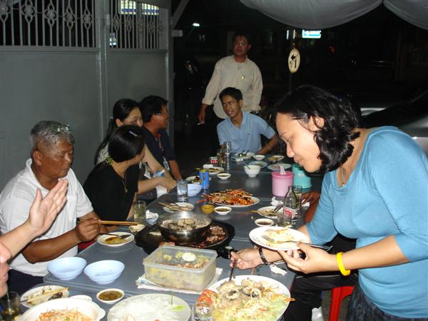 ทริฟนี้ อุดมสมบูรณ์มาก ปลาดิบ ปลาสุก ครึ่งดิบ ครึ่งสุก กุ้งเผา ต้มยำ ทำแกง สลัด โอ้ววววววววว....
  