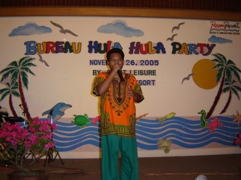 อ่าได้ที่ แระ ขอ ยาด โชว์พาลังเสียง 
.......งานเลี้ยงเริ่มกราจายแระคับ...เอิ้ก ๆๆ 
.......ร้องซะ ส