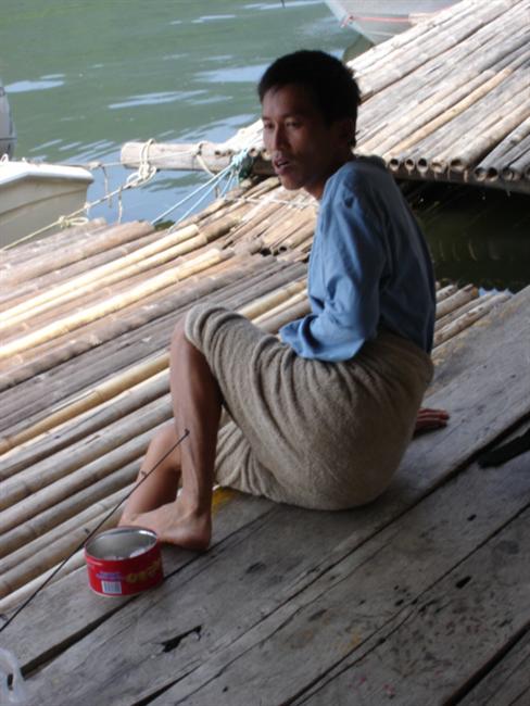 ส่วนน้าทิ หลังจากรับทานแห้วยามเช้า ก้มานั่งรับลม ให้มันโกรก....
      แต่ แด๊ แต่ แต แด๊น แต่ แด๊ แ