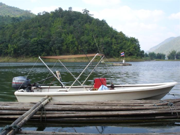 ขากลับ ไต๋วิลลี่ มารอที่หน้าด่าน..... มุมนี้ เรือดูสวยมากครับ...   :love: :love: :smile: