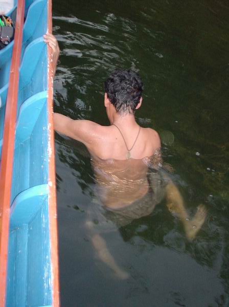 
             สงสัยแกจะ........ทำเข็มหล่นอ่ะครับ................อิอิอิอิอิ :laughing: :laughing: :l
