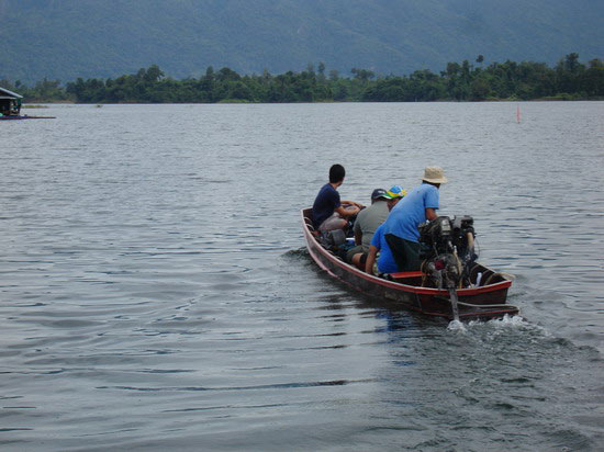 
ขนาดสามคน เรือยังแปล้ขนาดนี้ ถ้าเต็มทีมจะเป็นยังไง