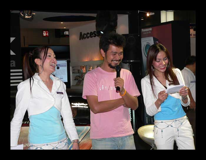 ...ดารารับเชิญ.....ของ PANASONIC.... :frown: