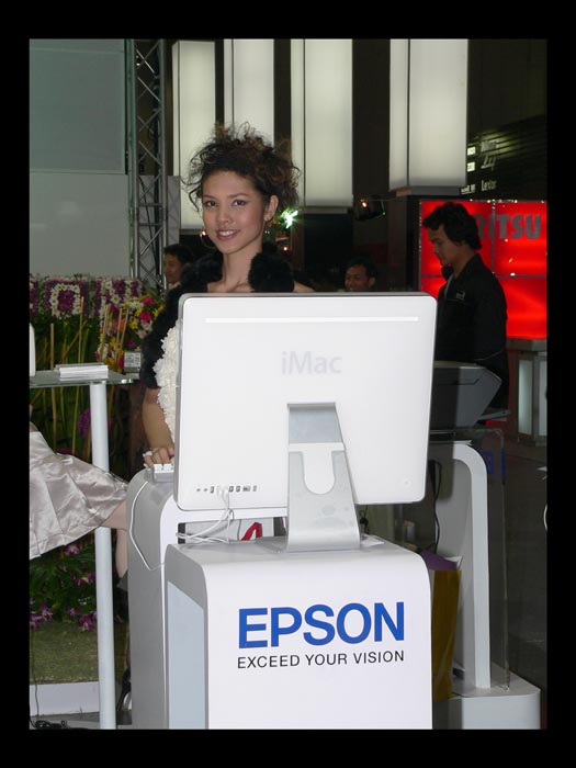 ...ของ EPSON ...ปีนี้เอา น้องๆนางแบบมาดึงด