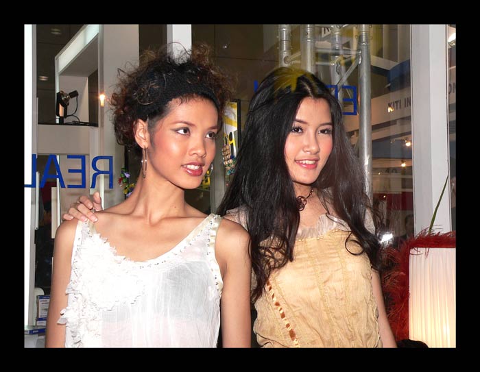 ....มาถ่ายภาพคู่....พอถอยห่างออกมาก็จะ