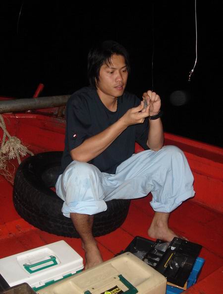  :smile: :smile: :smile:

                  น้าเจอร์ราด   กำลังประกอบอุปกรณ์อย่าง................เ