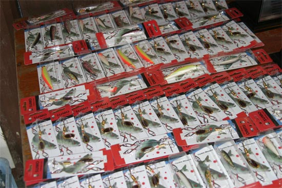 ของรางวัลที่จะมอบให้ทุกท่านที่มาร่วมงานท่านละ 1 ชิ้น เลือกรับกันตามความชอบครับผม