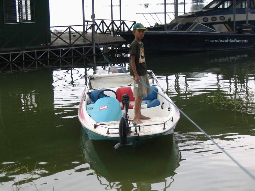 ลำนี้ก็กลุ่มบอยเหมือนกันกำลังจะเอาเรือขึ้น
