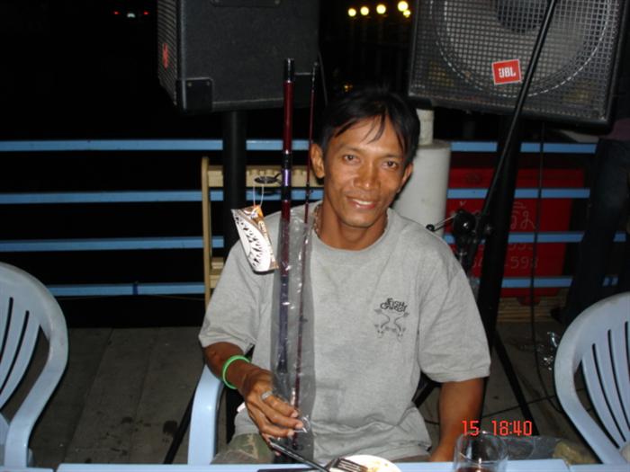 ผู้ที่มีความสุข ที่สุดแห่งปี .... :love: :love: :cheer: