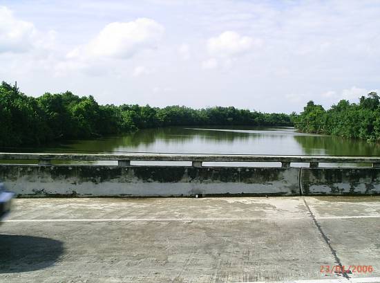   ตัวสะพานจะเป็นสะพานคู่ขนาน เดิมที