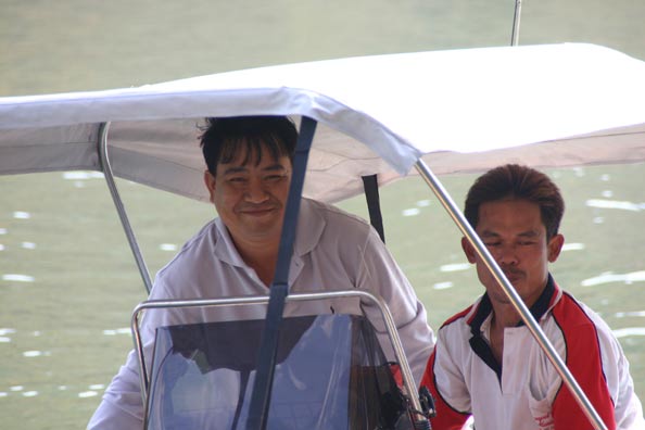 น้ำลำปางหนานั่นเองครับ 5555  ผมเสียทรงหมดเลยลองเรือทีเดียว :laughing: :laughing: :laughing:
