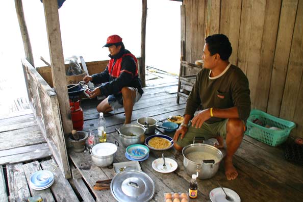   ข้าวต้มปลาคังแหมดูดีเนอะ จริง ๆ แล้วปลาคังลวกเมื่อวานยังเหลืออยู่กับปลาคังผัดขึ้นช่าย ก็เลยเอามาโม
