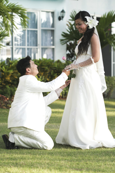 หลังจากเสร็จงานพิธี เราก็ชวนเจ้าบ่าวเจ้าสาวมาถ่ายภาพคู่กันครับ